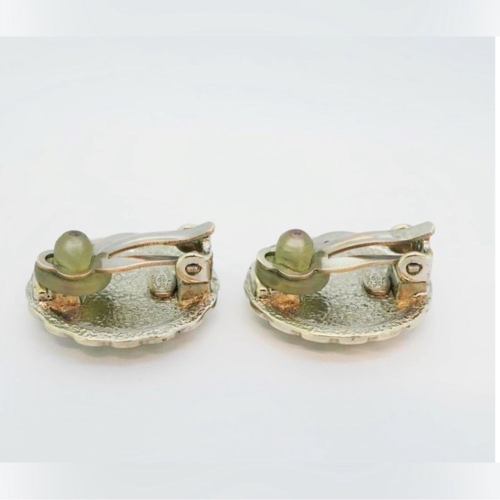 CHANEL Logo Flower Round Earrings - Picture 4 of 7
